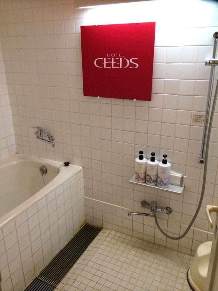 Отель Ceeds (Adults Only) Осака Экстерьер фото